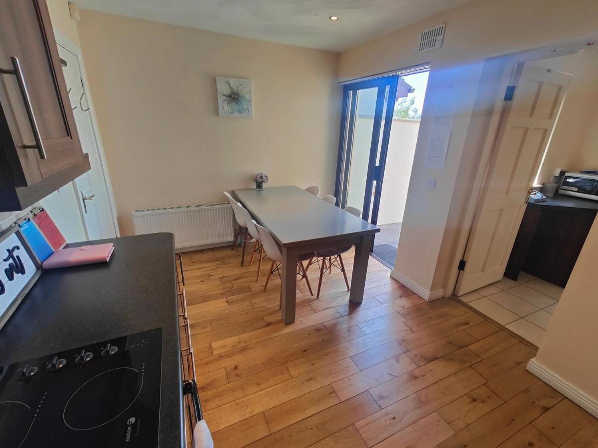 Modern City Centre House In Heart Of Galway City Bagian luar foto